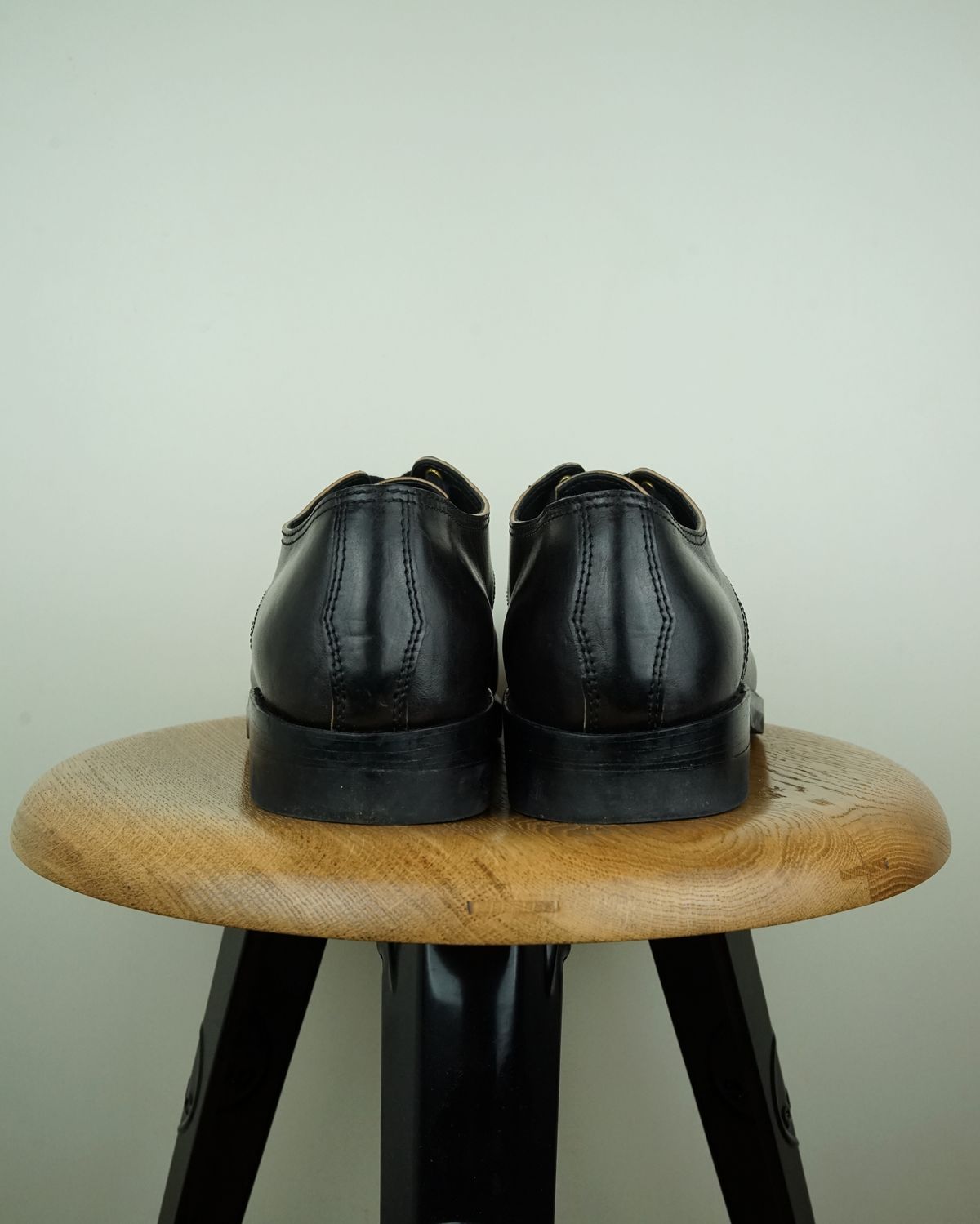 Photo by germanshoeguy on December 2, 2024 of the Self-Made Derby Shoe Model Laura in Corium Horsebutt Teacore Black.