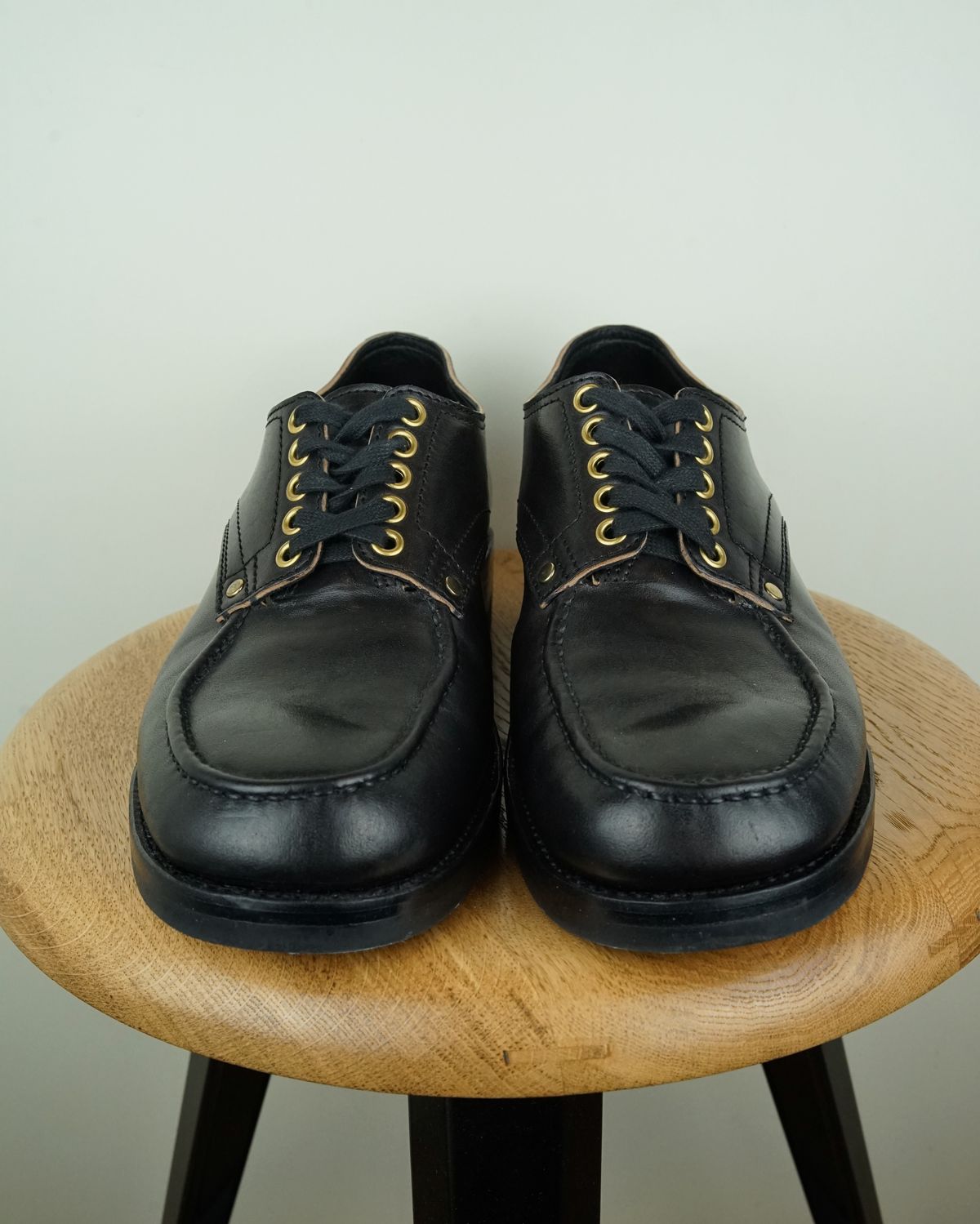 Photo by germanshoeguy on December 2, 2024 of the Self-Made Derby Shoe Model Laura in Corium Horsebutt Teacore Black.