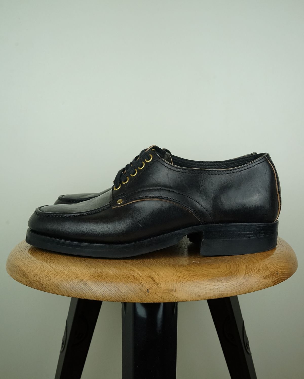 Photo by germanshoeguy on December 2, 2024 of the Self-Made Derby Shoe Model Laura in Corium Horsebutt Teacore Black.