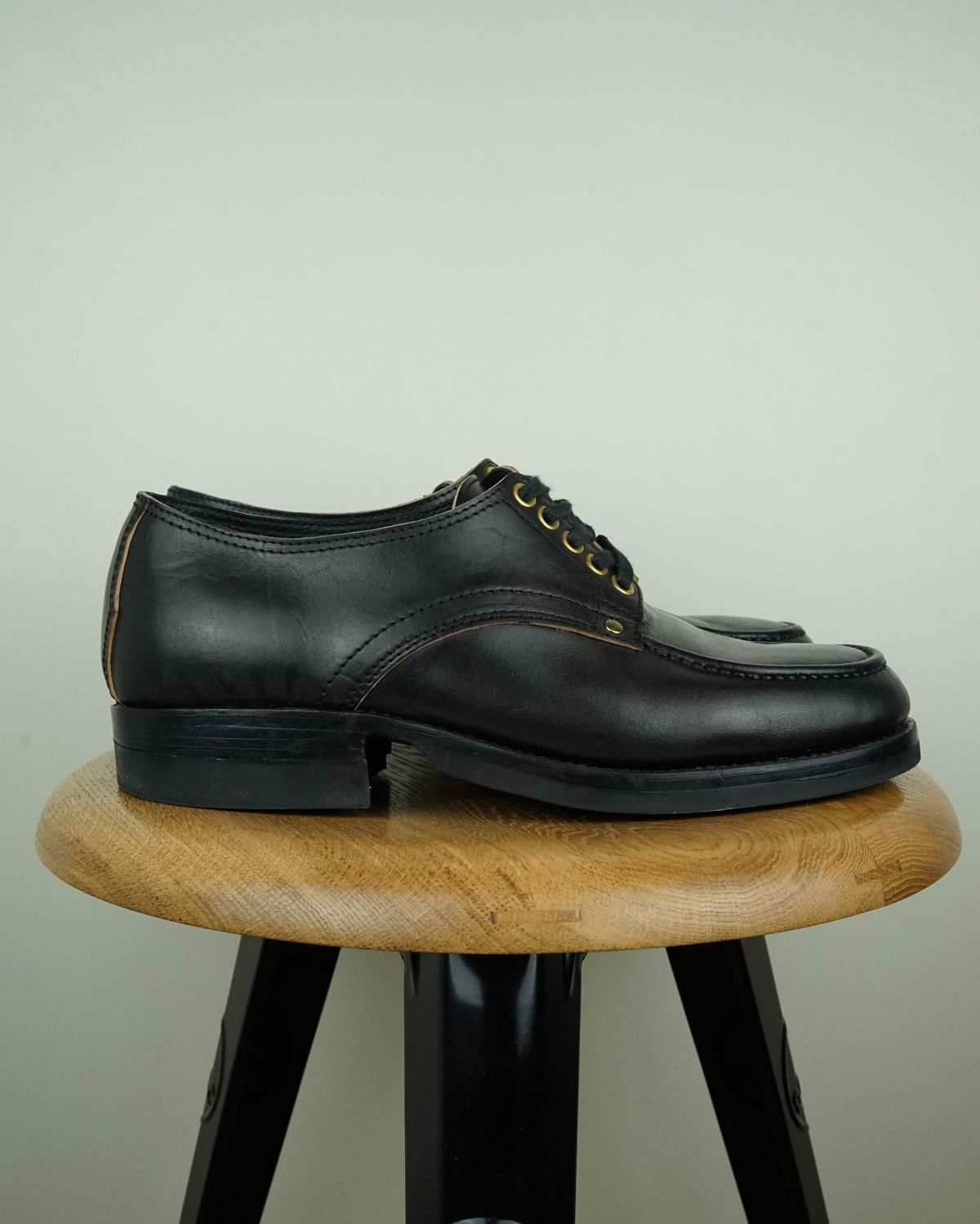 Photo by germanshoeguy on December 2, 2024 of the Self-Made Derby Shoe Model Laura in Corium Horsebutt Teacore Black.