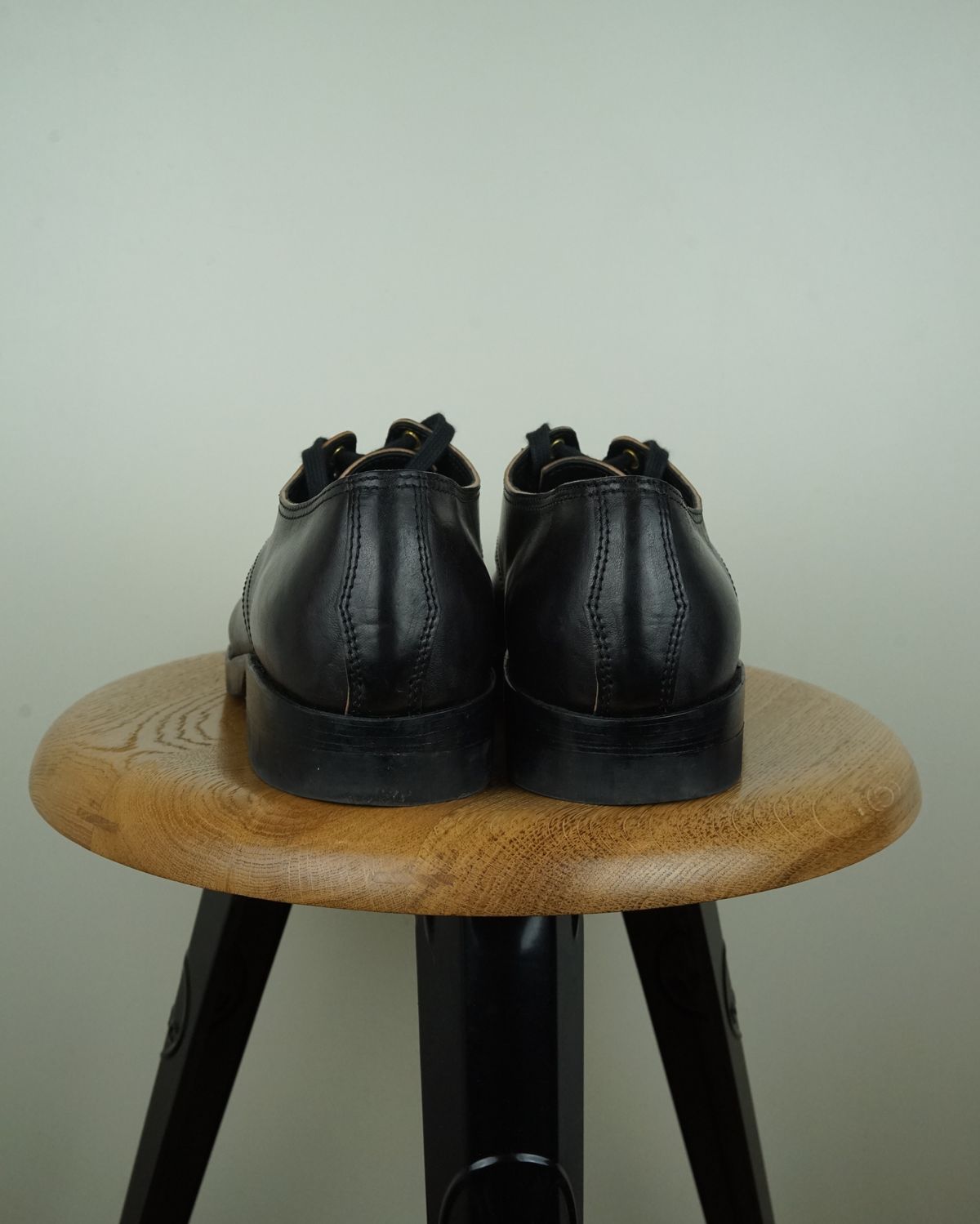 Photo by germanshoeguy on January 2, 2025 of the Self-Made Derby Shoe Model Laura in Corium Horsebutt Teacore Black.