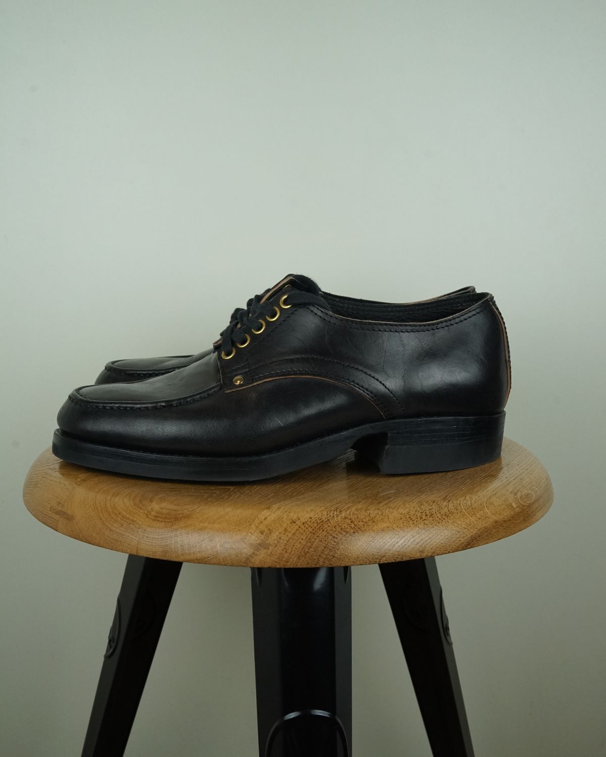 Photo by germanshoeguy on January 2, 2025 of the Self-Made Derby Shoe Model Laura in Corium Horsebutt Teacore Black.