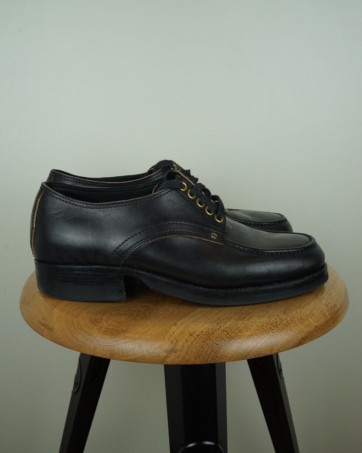 Photo by germanshoeguy on January 2, 2025 of the Self-Made Derby Shoe Model Laura in Corium Horsebutt Teacore Black.