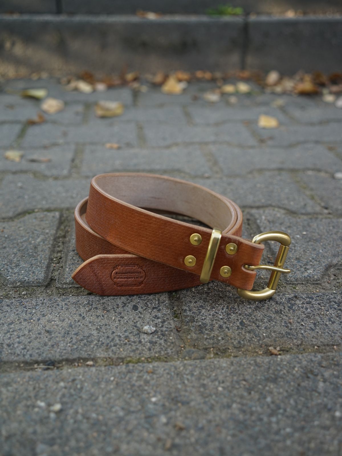 Photo by germanshoeguy on October 1, 2025 of the Self-Made Belt in J&FJ Baker Oak Bark Bridle Butt Cross Hatch Dark Stein.