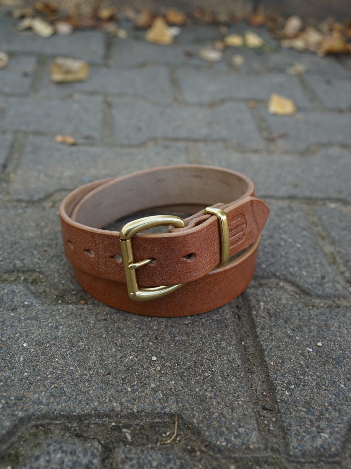 Photo by germanshoeguy on October 1, 2025 of the Self-Made Belt in J&FJ Baker Oak Bark Bridle Butt Cross Hatch Dark Stein.