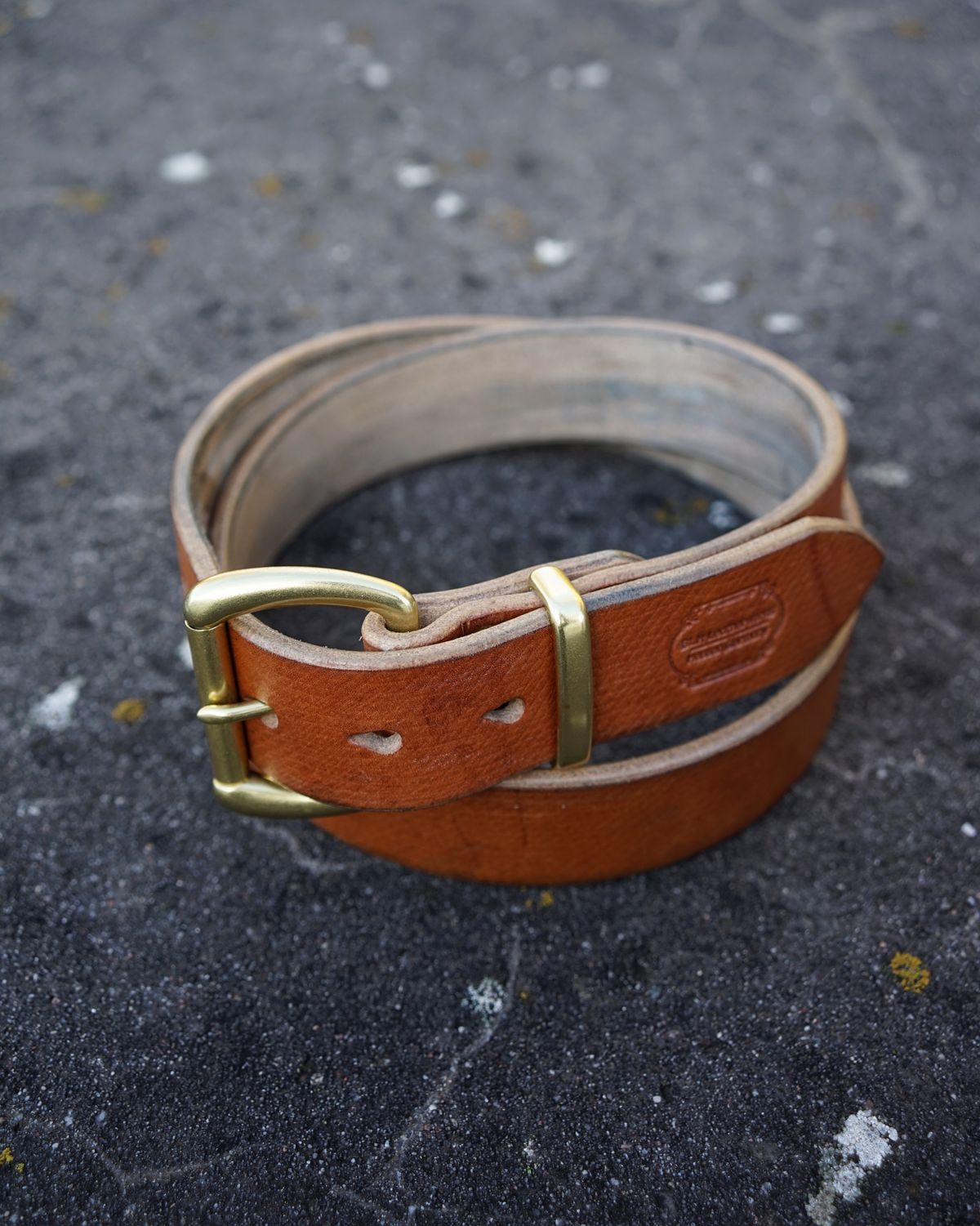 Photo by germanshoeguy on November 3, 2025 of the Self-Made Belt in J&FJ Baker Oak Bark Bridle Butt Cross Hatch Dark Stein.