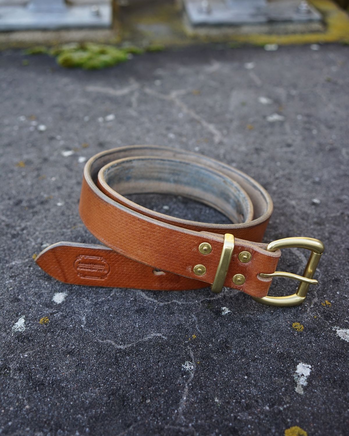 Photo by germanshoeguy on November 3, 2025 of the Self-Made Belt in J&FJ Baker Oak Bark Bridle Butt Cross Hatch Dark Stein.