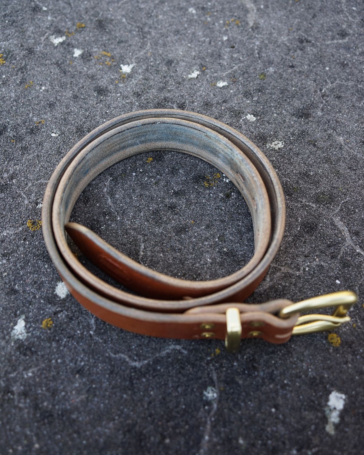 Photo by germanshoeguy on November 3, 2025 of the Self-Made Belt in J&FJ Baker Oak Bark Bridle Butt Cross Hatch Dark Stein.