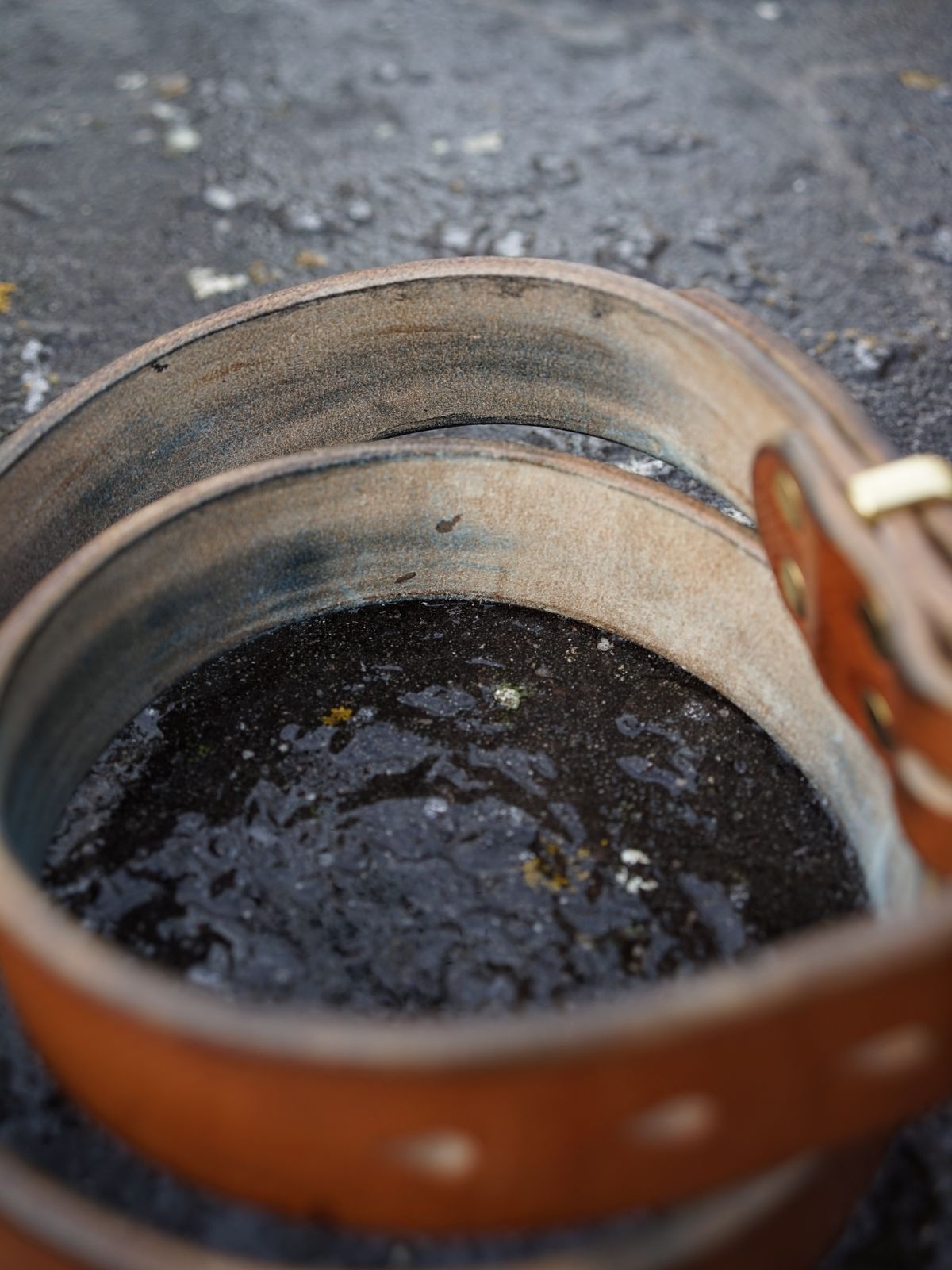 Photo by germanshoeguy on January 2, 2026 of the Self-Made Belt in J&FJ Baker Oak Bark Bridle Butt Cross Hatch Dark Stein.
