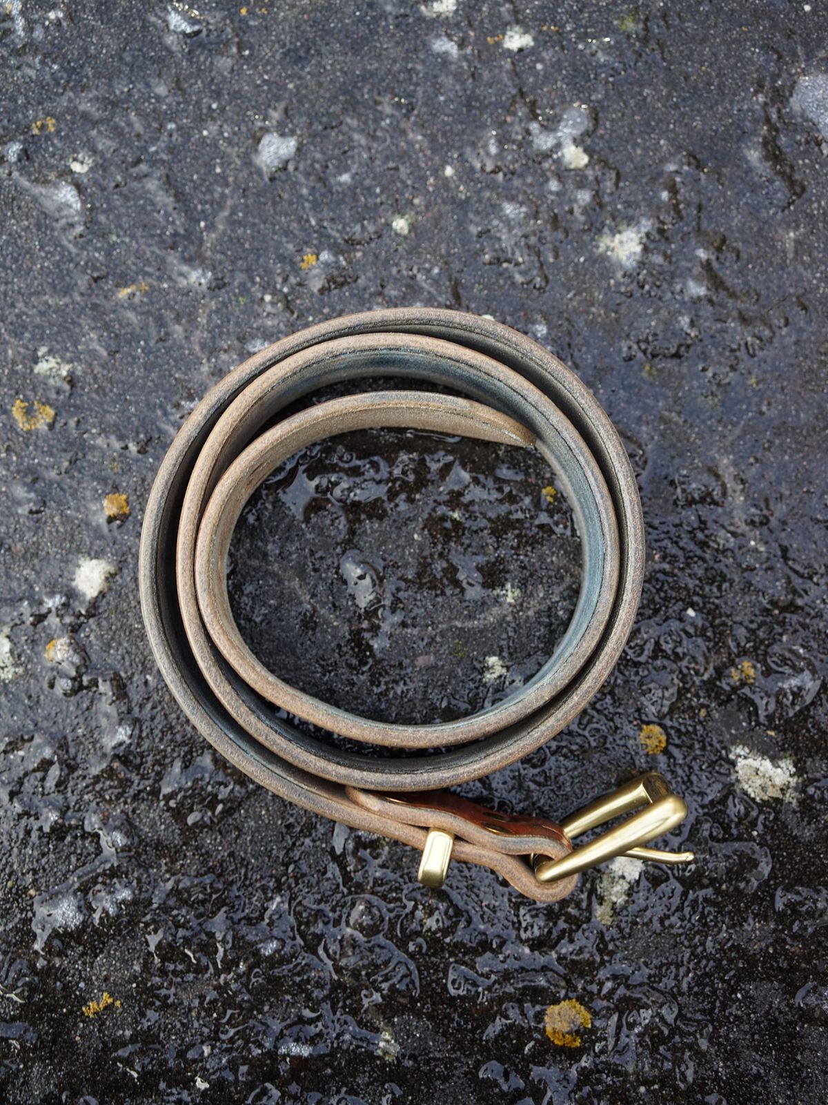 Photo by germanshoeguy on January 2, 2026 of the Self-Made Belt in J&FJ Baker Oak Bark Bridle Butt Cross Hatch Dark Stein.