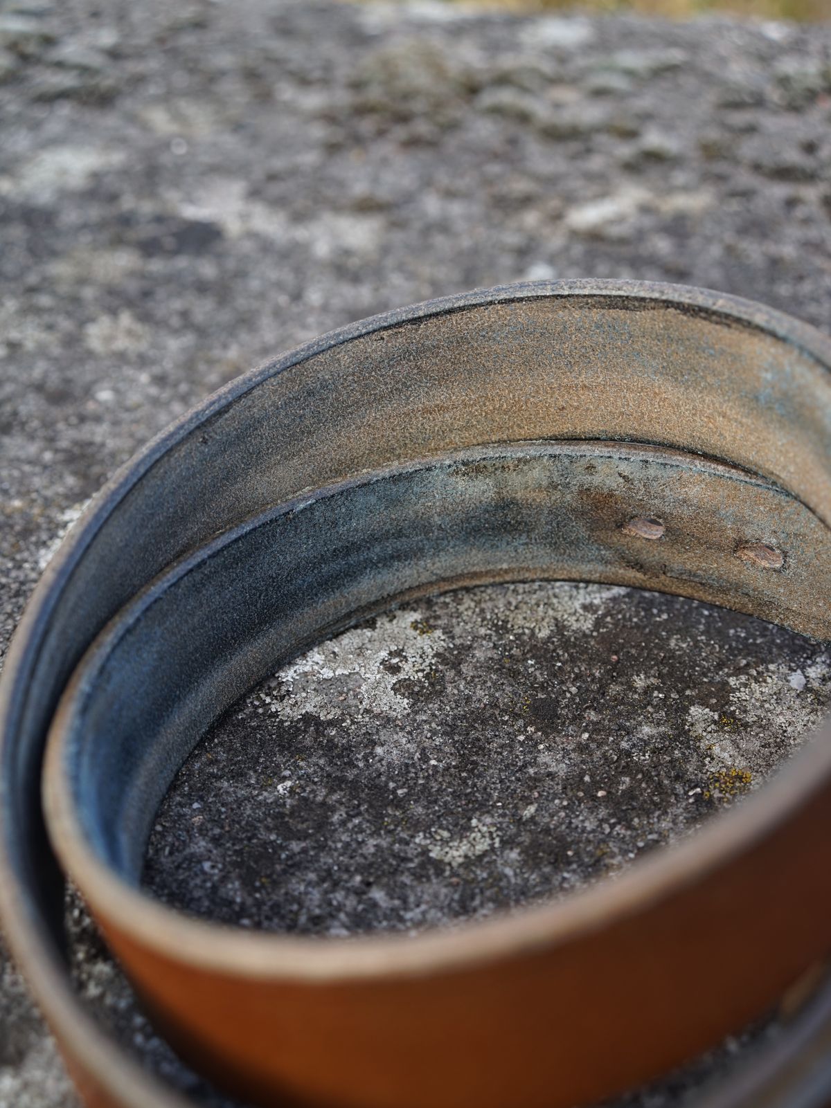 Photo by germanshoeguy on April 3, 2026 of the Self-Made Belt in J&FJ Baker Oak Bark Bridle Butt Cross Hatch Dark Stein.