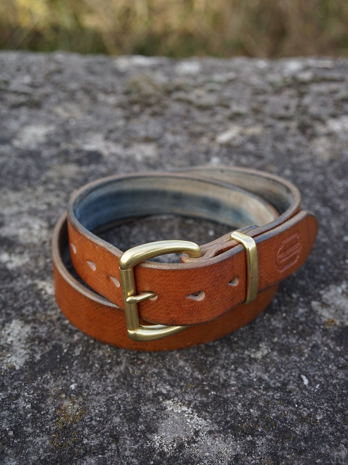 Photo by germanshoeguy on April 3, 2026 of the Self-Made Belt in J&FJ Baker Oak Bark Bridle Butt Cross Hatch Dark Stein.