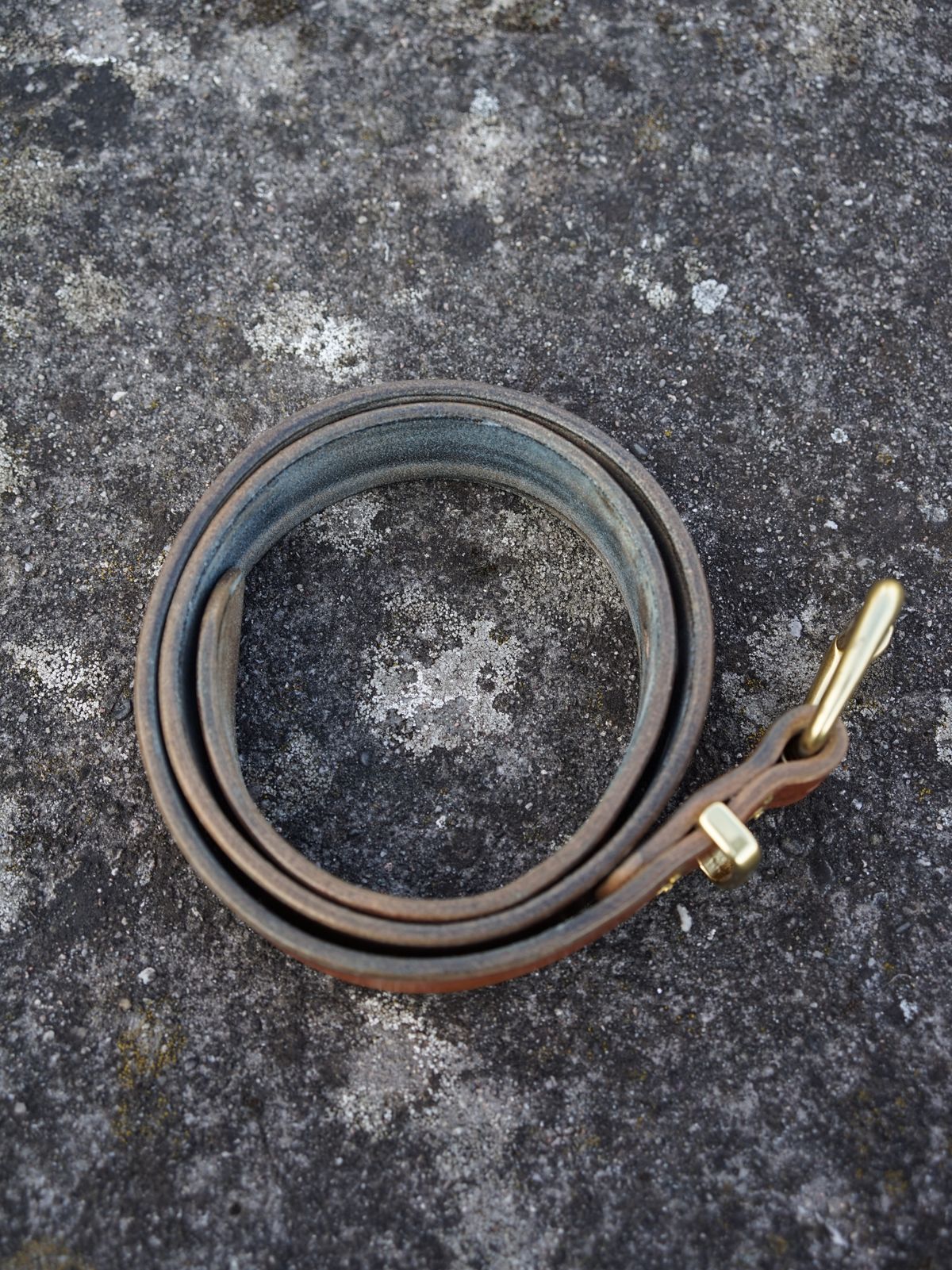 Photo by germanshoeguy on April 3, 2026 of the Self-Made Belt in J&FJ Baker Oak Bark Bridle Butt Cross Hatch Dark Stein.