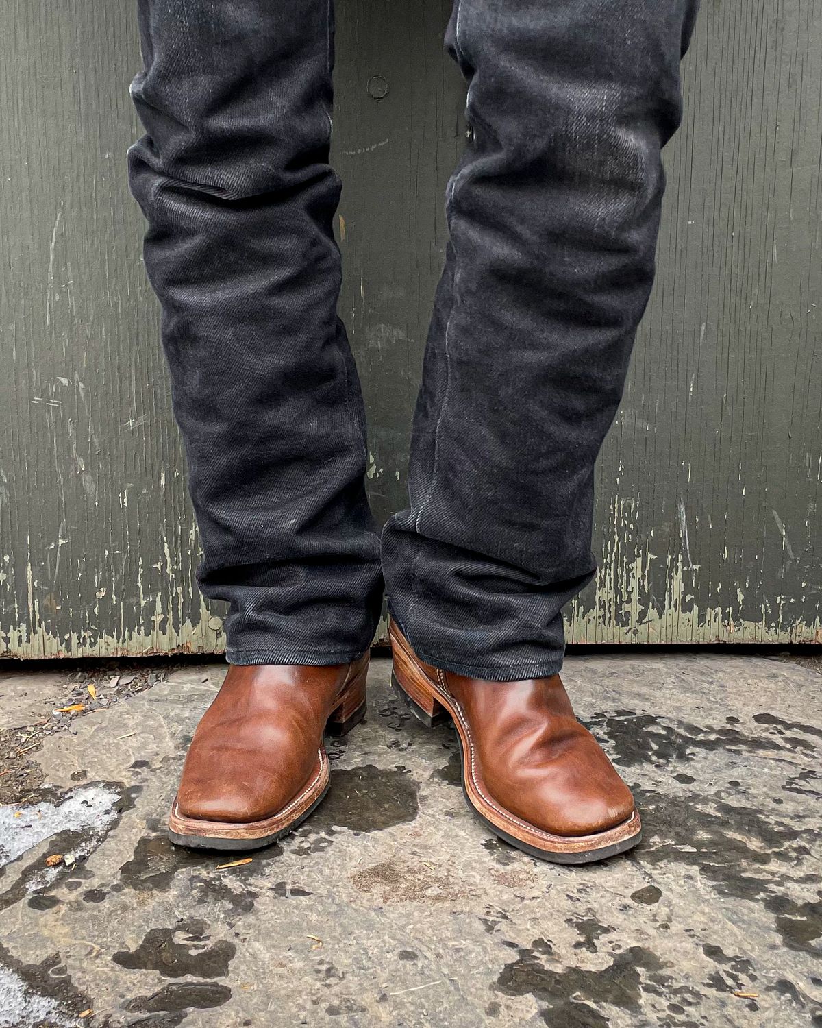 Photo by scotts on December 18, 2023 of the Clinch Engineer Boots 11-Inch Height in Natural Horsebutt.