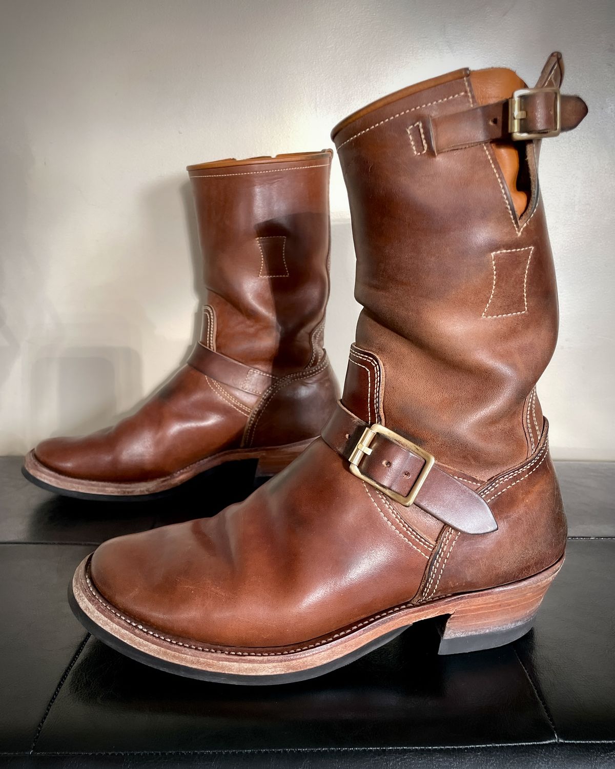 Photo by scotts on January 21, 2024 of the Clinch Engineer Boots 11-Inch Height in Natural Horsebutt.