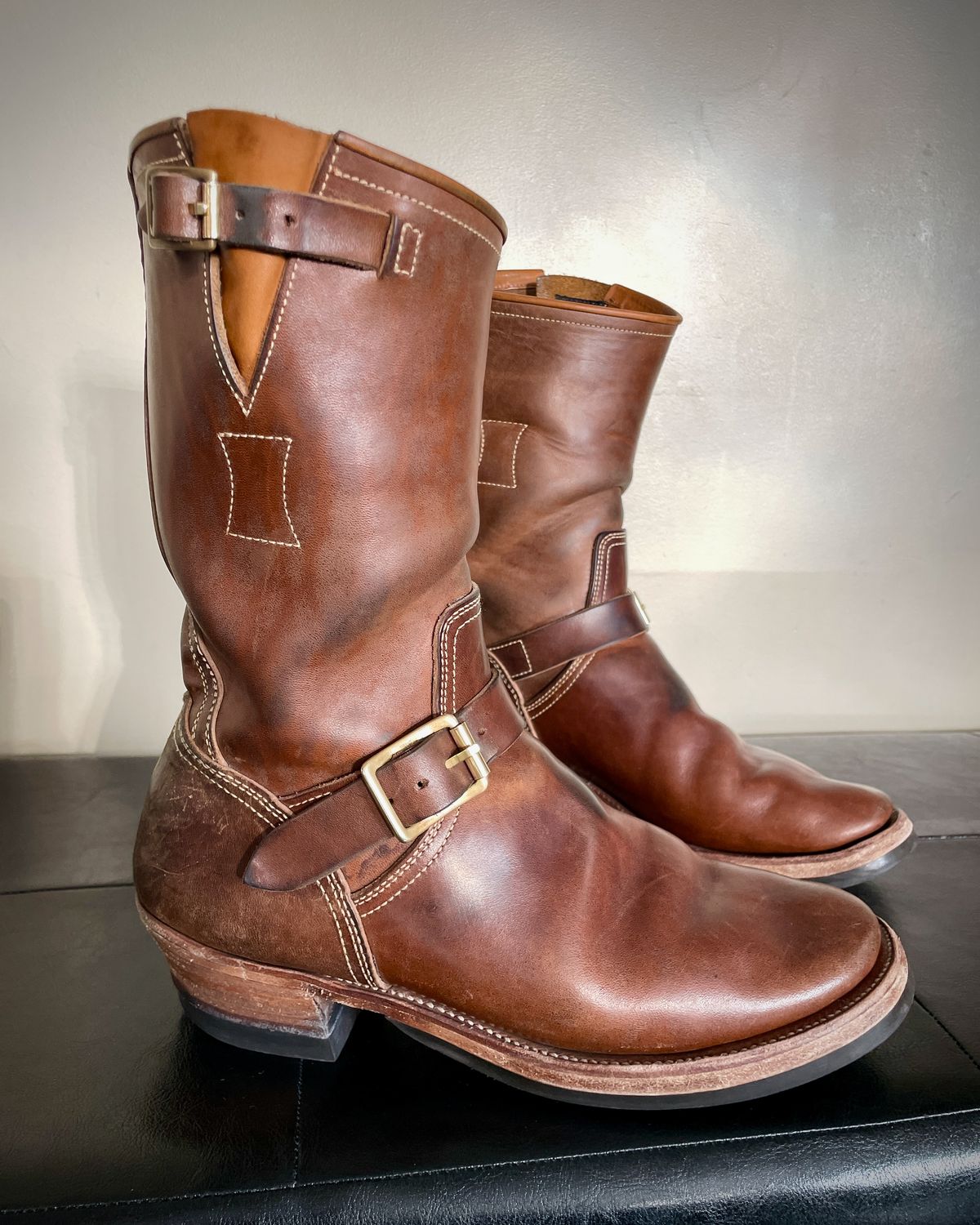 Photo by scotts on January 21, 2024 of the Clinch Engineer Boots 11-Inch Height in Natural Horsebutt.