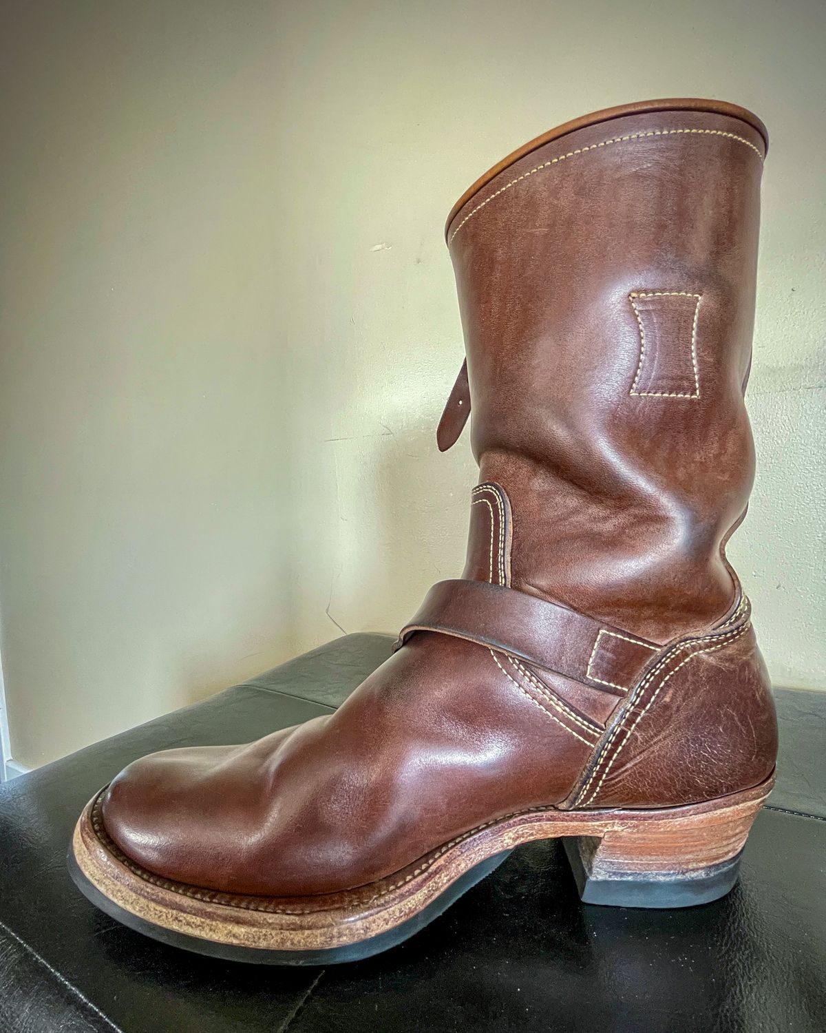 Photo by scotts on March 9, 2024 of the Clinch Engineer Boots 11-Inch Height in Natural Horsebutt.