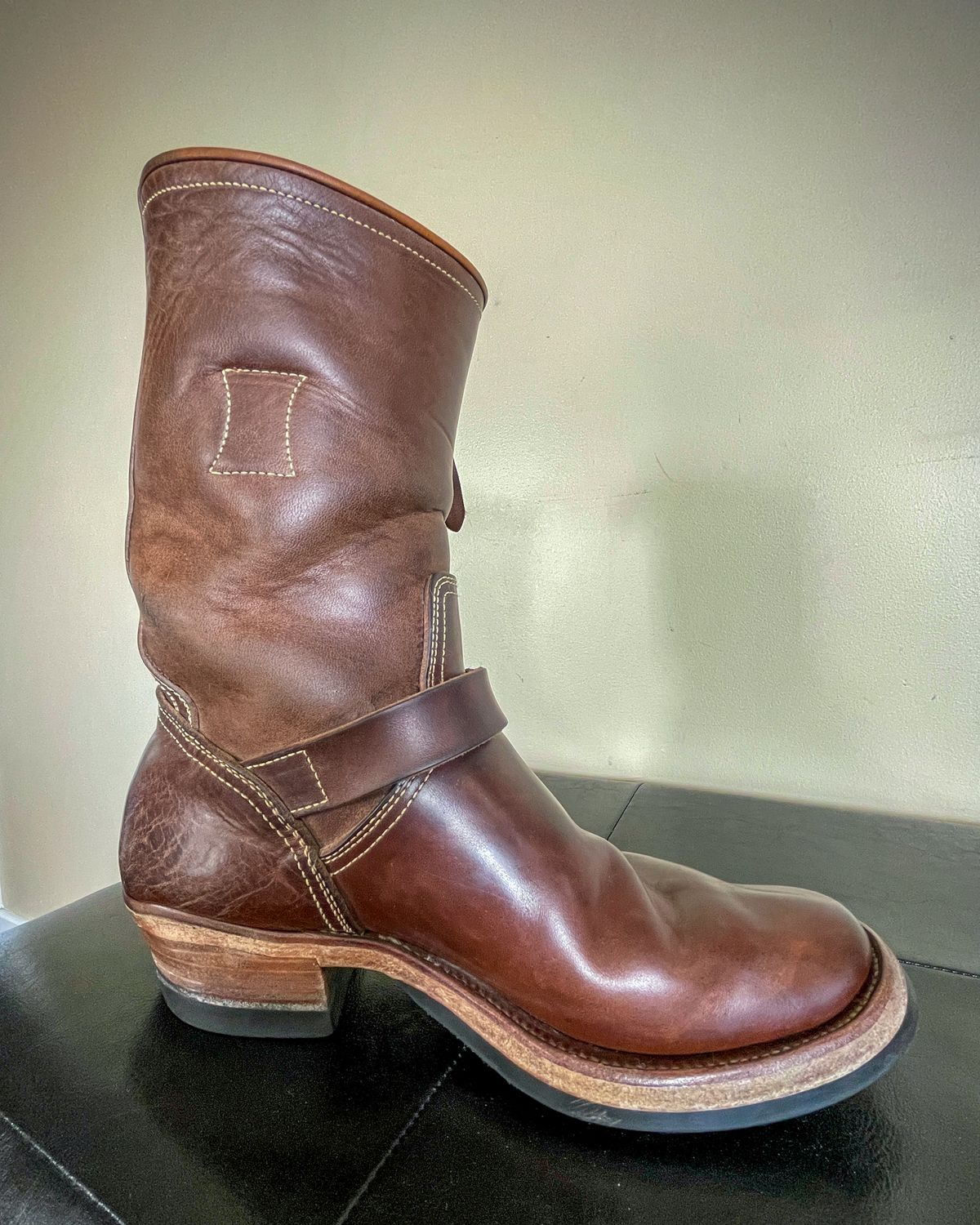 Photo by scotts on March 9, 2024 of the Clinch Engineer Boots 11-Inch Height in Natural Horsebutt.