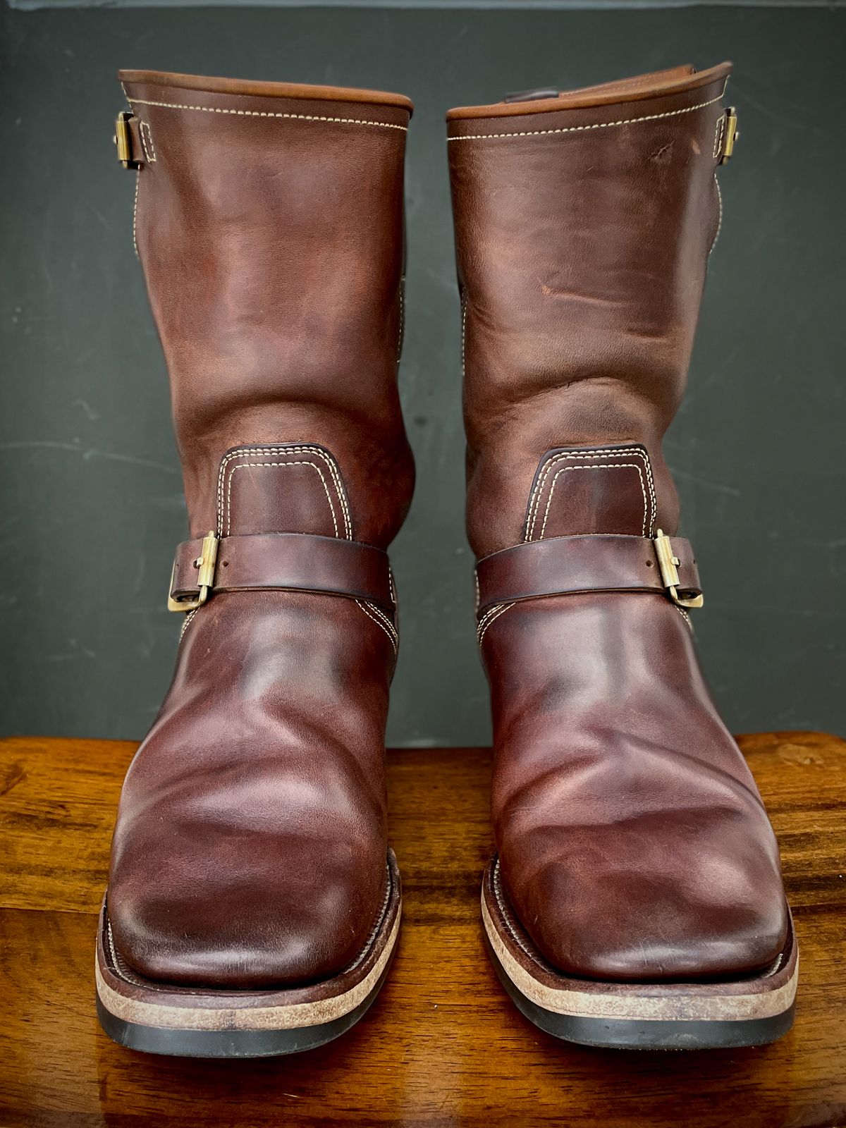 Photo by scotts on March 30, 2024 of the Clinch Engineer Boots 11-Inch Height in Natural Horsebutt.