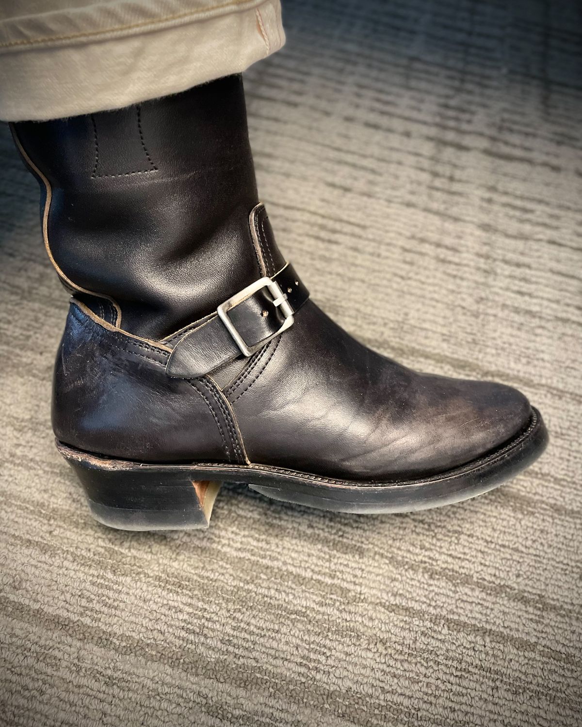 Photo by scotts on June 8, 2023 of the Clinch Engineer Boots 11-Inch Height in Black-Overdyed Horsebutt.