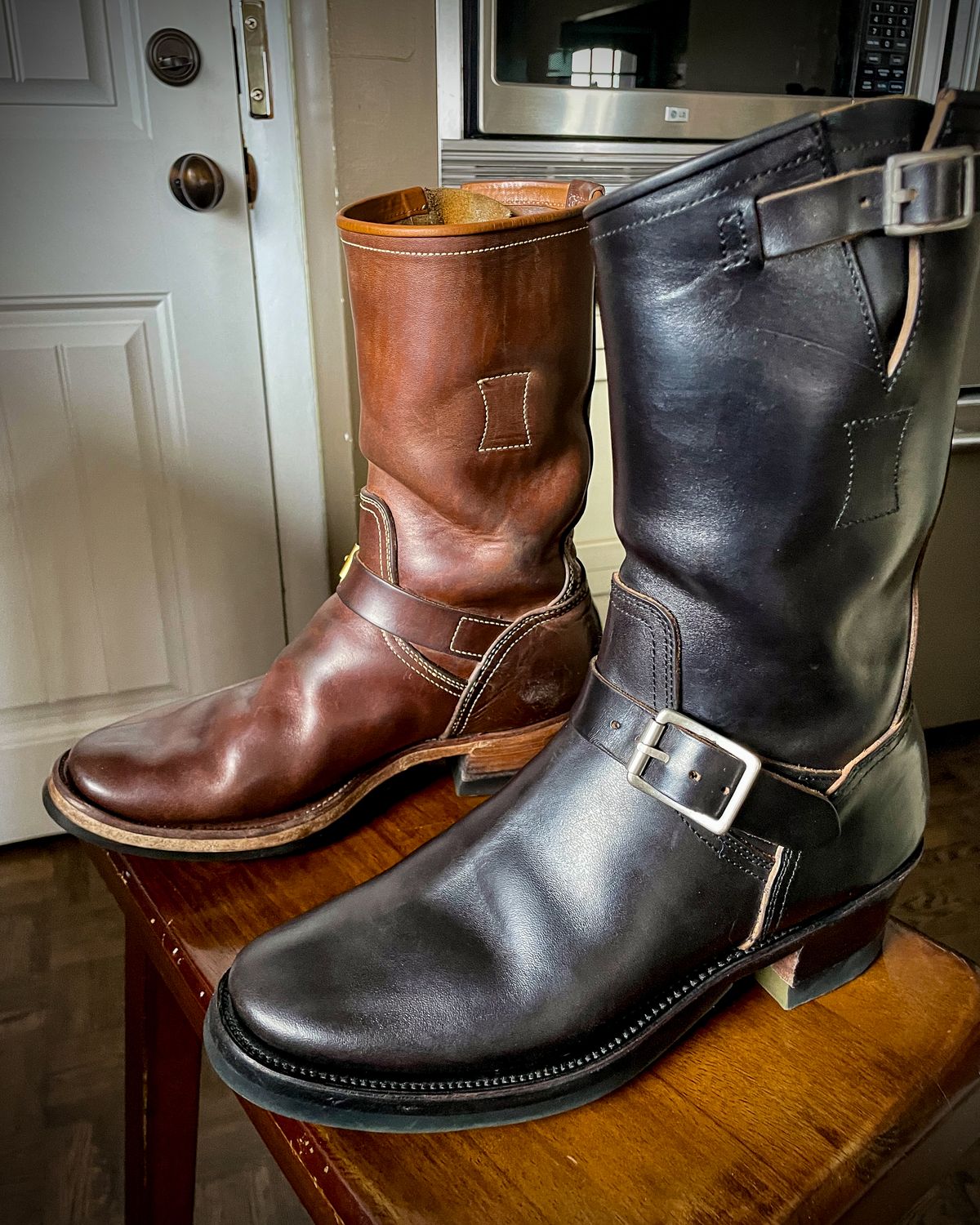 Photo by scotts on April 4, 2024 of the Clinch Engineer Boots 11-Inch Height in Black-Overdyed Horsebutt.