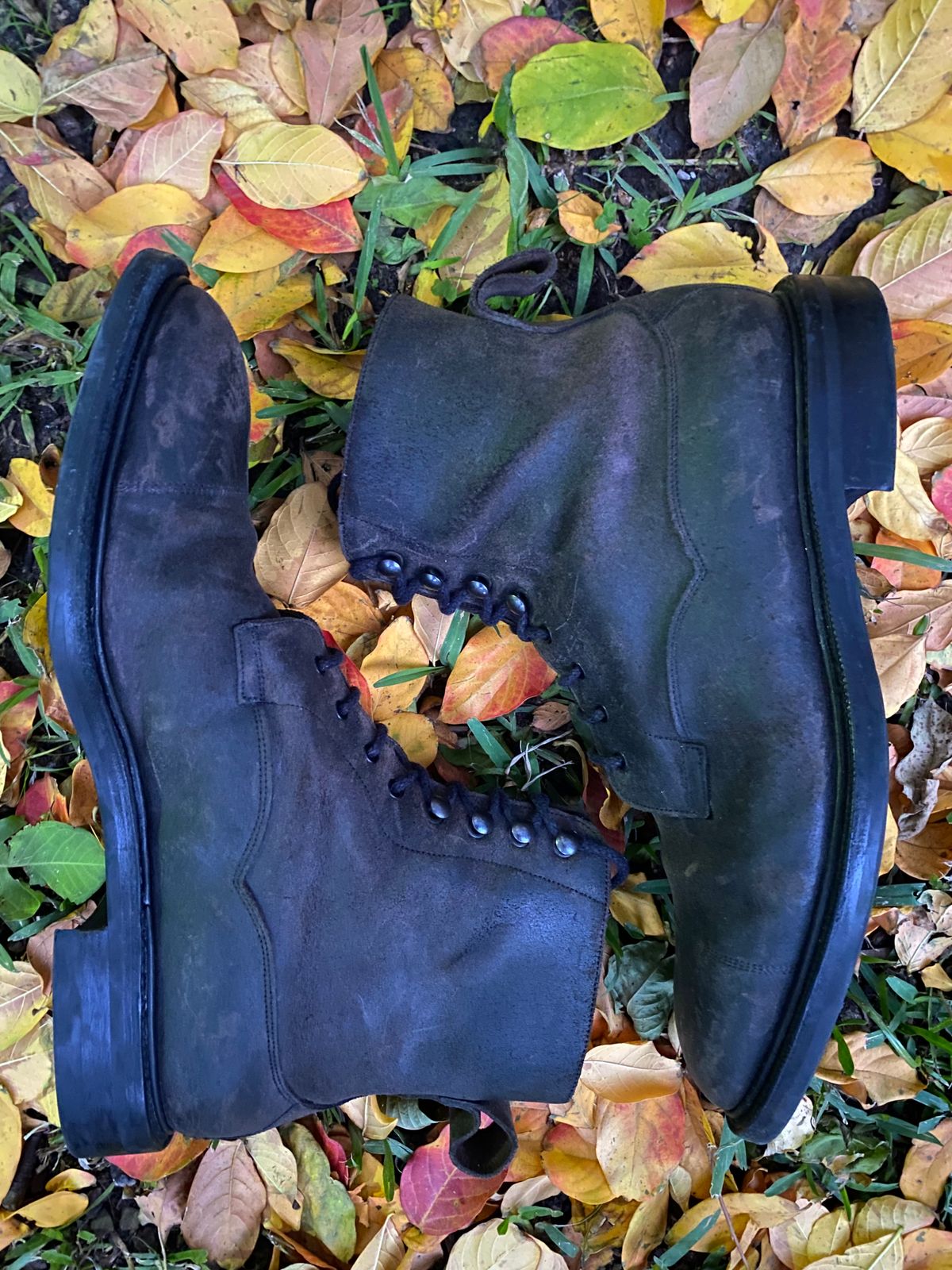 Photo by babu on December 6, 2022 of the Edward Green Galway in Black Waxed Suede.