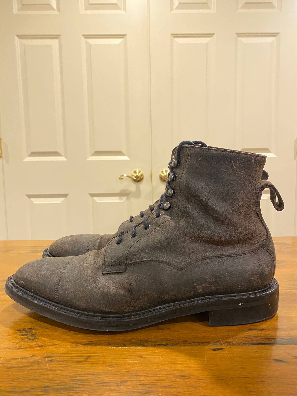 Photo by babu on January 6, 2023 of the Edward Green Galway in Black Waxed Suede.