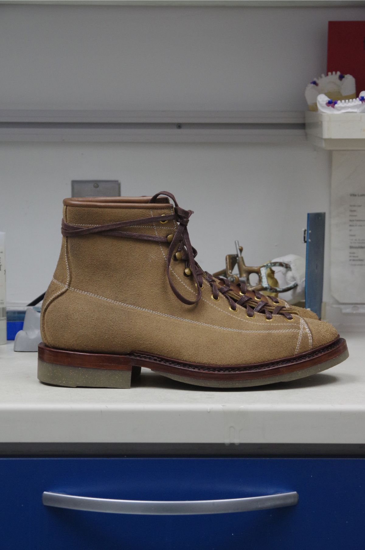 Photo by odontoblast on October 3, 2022 of the Sagara Cordmaster in Horween Natural Chromexcel Roughout.