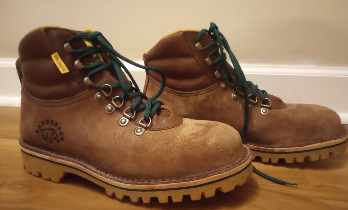 Photo by Arborology90 on October 31, 2023 of the Jim Green Razorback in African Buffalo Skin.
