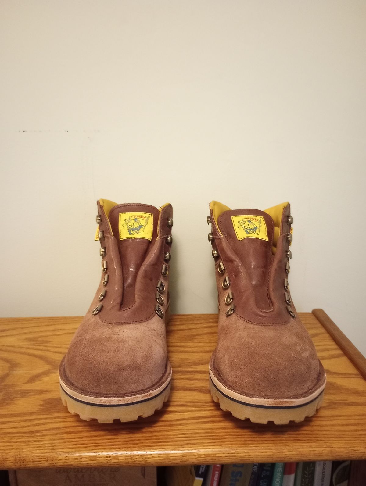 Photo by Arborology90 on November 4, 2023 of the Jim Green Razorback in African Buffalo Skin.