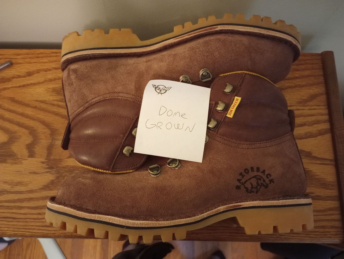 Photo by Arborology90 on November 4, 2023 of the Jim Green Razorback in African Buffalo Skin.