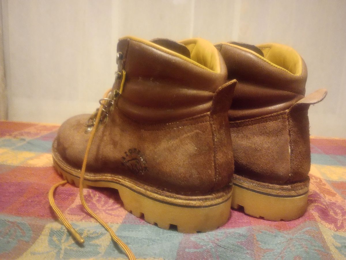 Photo by Arborology90 on December 6, 2023 of the Jim Green Razorback in African Buffalo Skin.