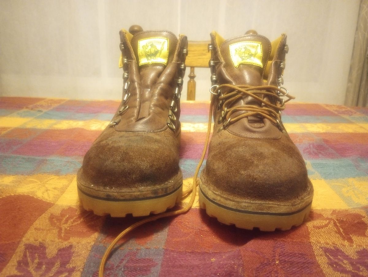 Photo by Arborology90 on December 6, 2023 of the Jim Green Razorback in African Buffalo Skin.