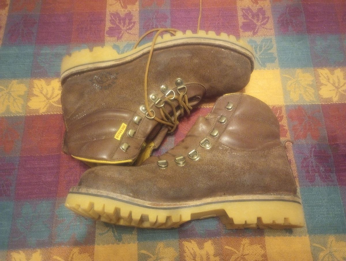 Photo by Arborology90 on December 6, 2023 of the Jim Green Razorback in African Buffalo Skin.