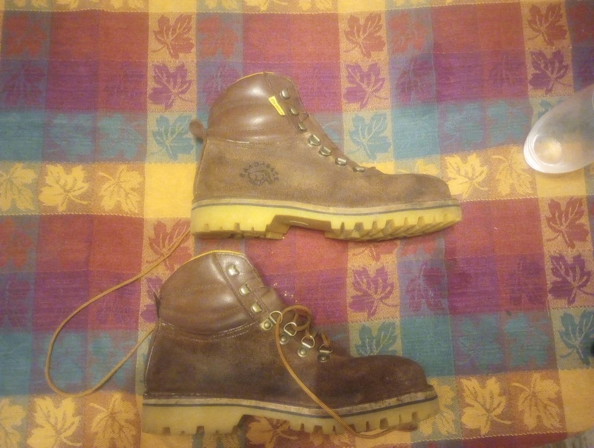 Photo by Arborology90 on December 6, 2023 of the Jim Green Razorback in African Buffalo Skin.