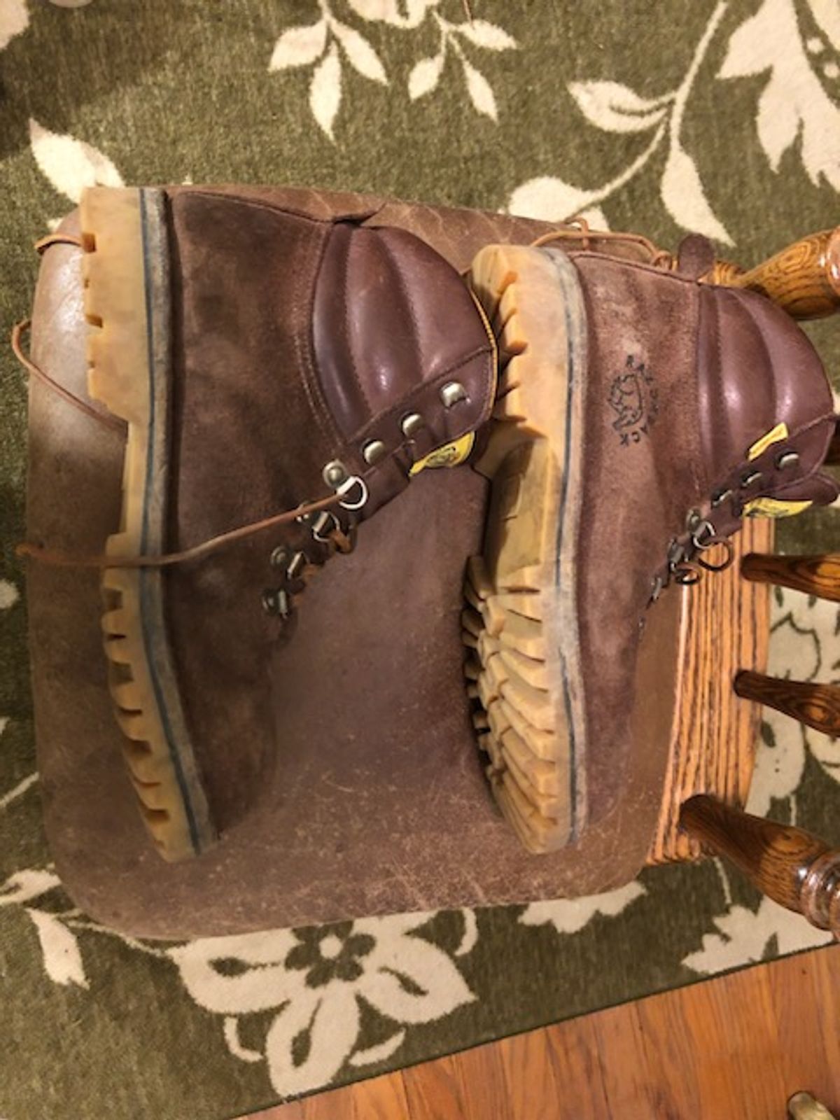 Photo by Arborology90 on January 6, 2024 of the Jim Green Razorback in African Buffalo Skin.