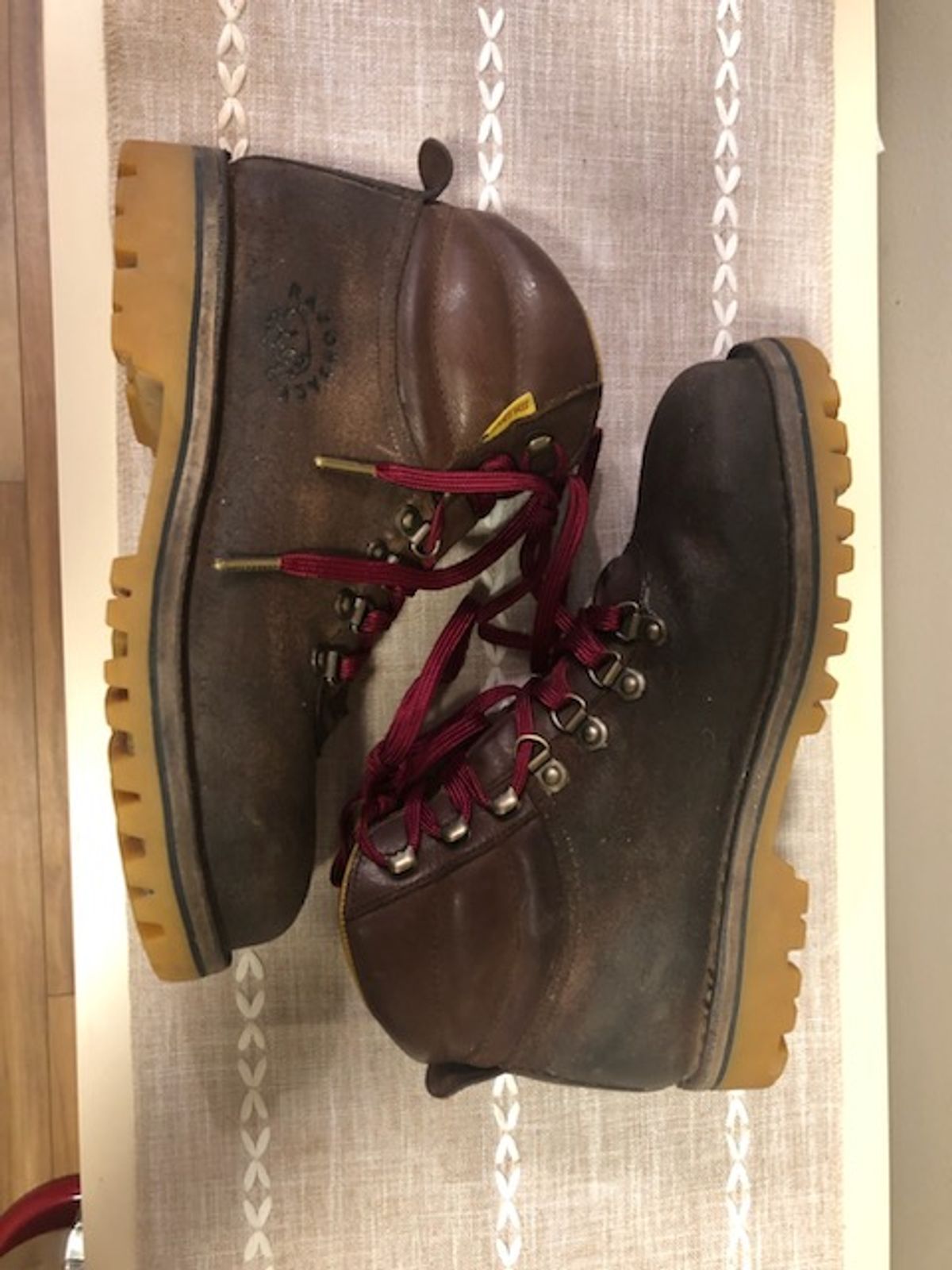 Photo by Arborology90 on February 6, 2024 of the Jim Green Razorback in African Buffalo Skin.