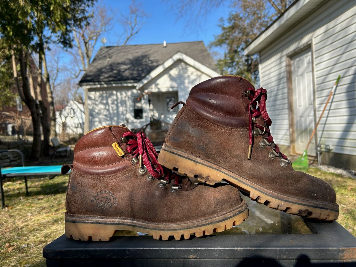 Photo by Arborology90 on March 3, 2024 of the Jim Green Razorback in African Buffalo Skin.
