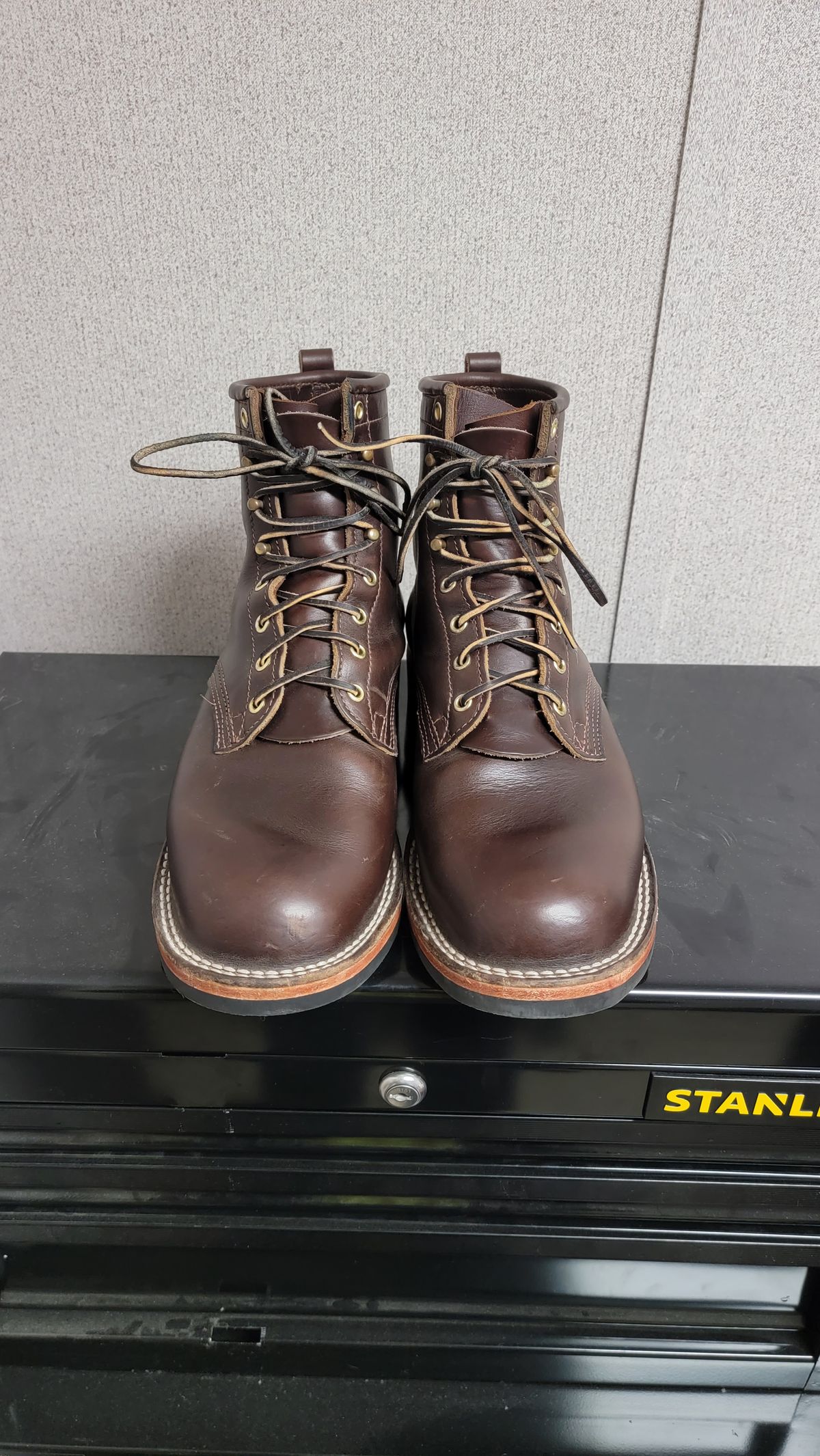 Photo by FatCrapper on November 6, 2022 of the Nicks Falcon in Horween Brown Chromexcel.