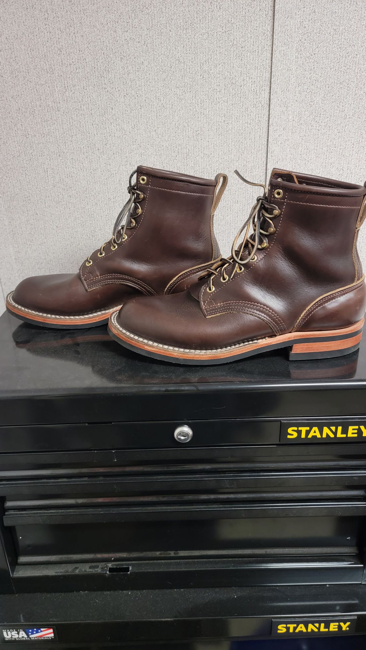 Photo by FatCrapper on November 6, 2022 of the Nicks Falcon in Horween Brown Chromexcel.