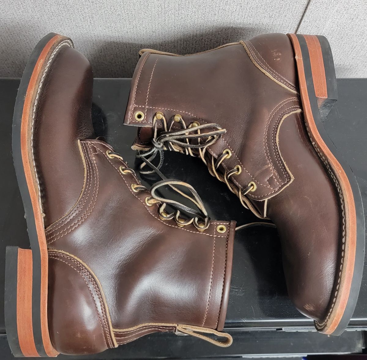 Photo by FatCrapper on November 6, 2022 of the Nicks Falcon in Horween Brown Chromexcel.