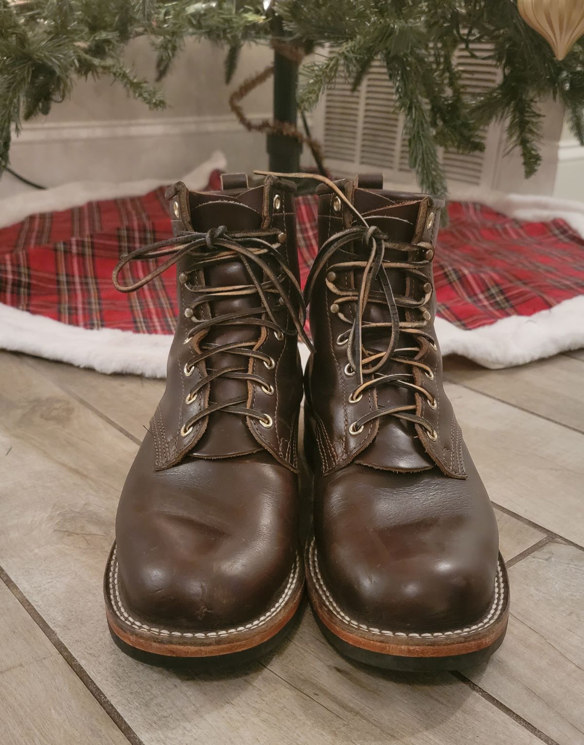 Photo by FatCrapper on December 6, 2022 of the Nicks Falcon in Horween Brown Chromexcel.