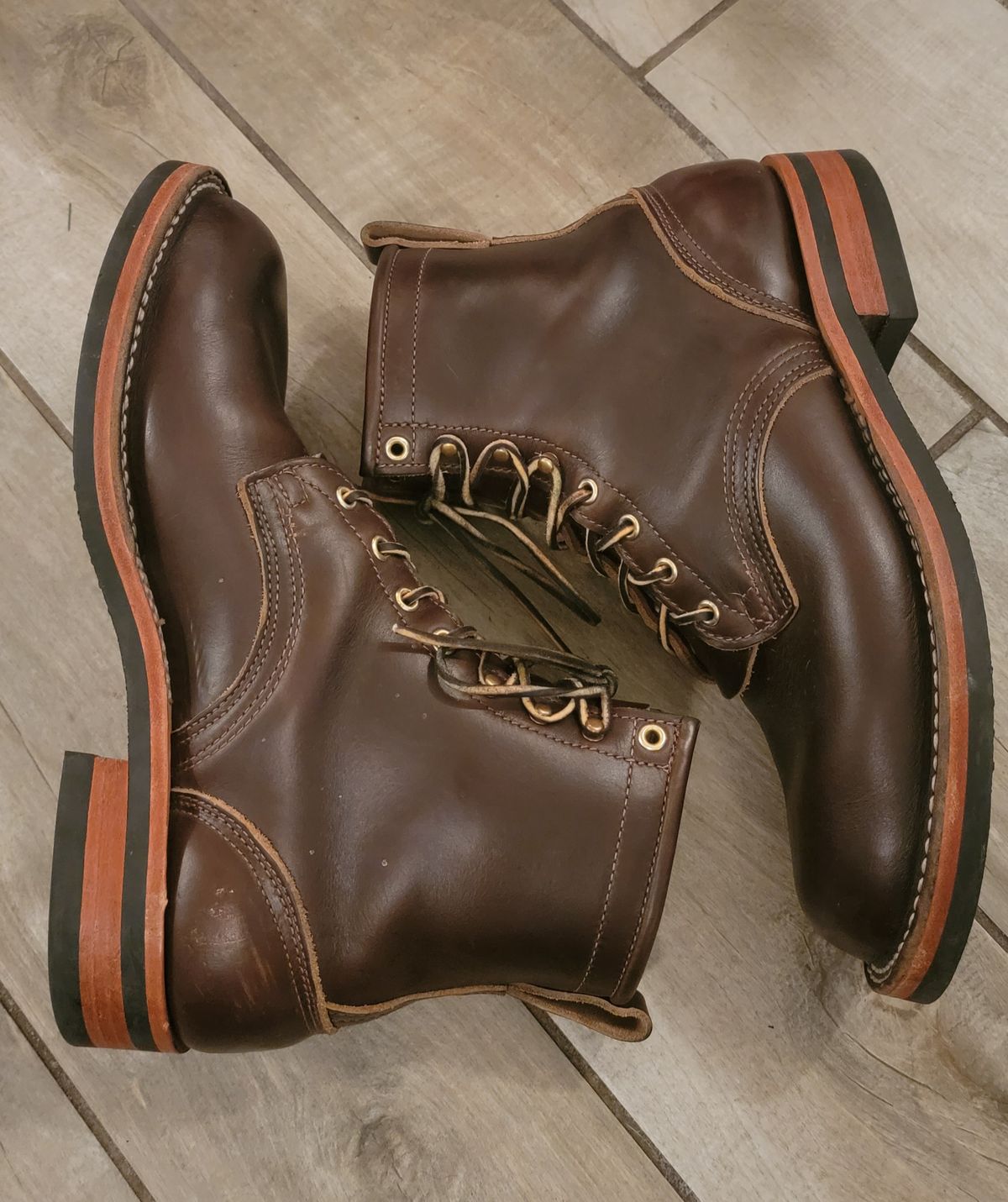 Photo by FatCrapper on December 6, 2022 of the Nicks Falcon in Horween Brown Chromexcel.