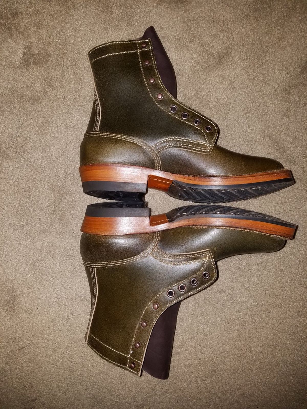 Photo by negrete on May 1, 2020 of the White's Bounty Hunter in Horween Olive Waxed Flesh.