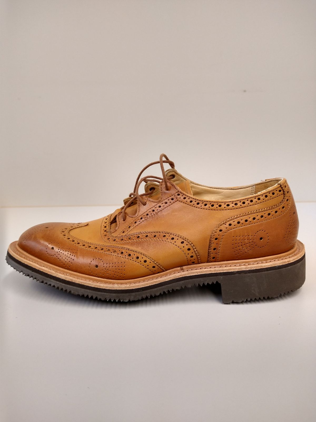 Photo by atlasantis on October 5, 2022 of the Tricker's Unknown Model in Trickers Acorn Funchal.