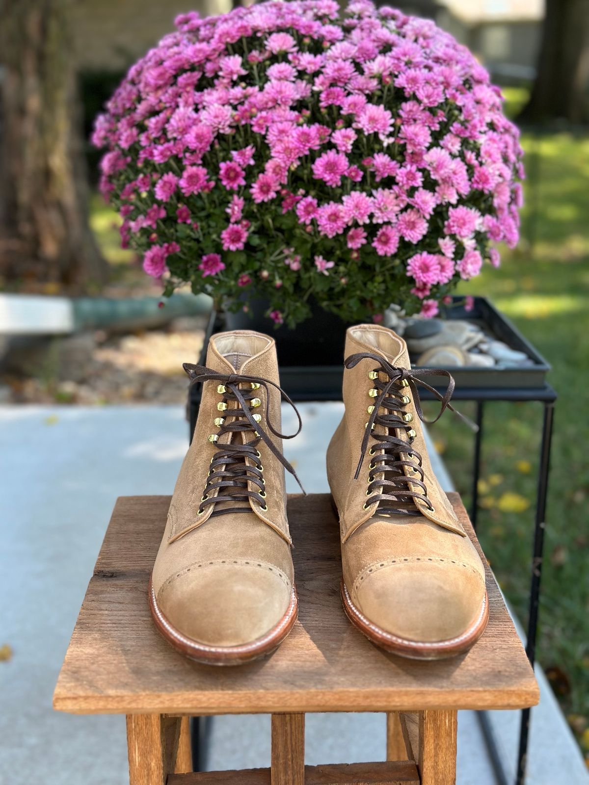 Photo by NoDadBod81 on October 2, 2023 of the Alden x Leffot Cooney Boot in Tan Suede.