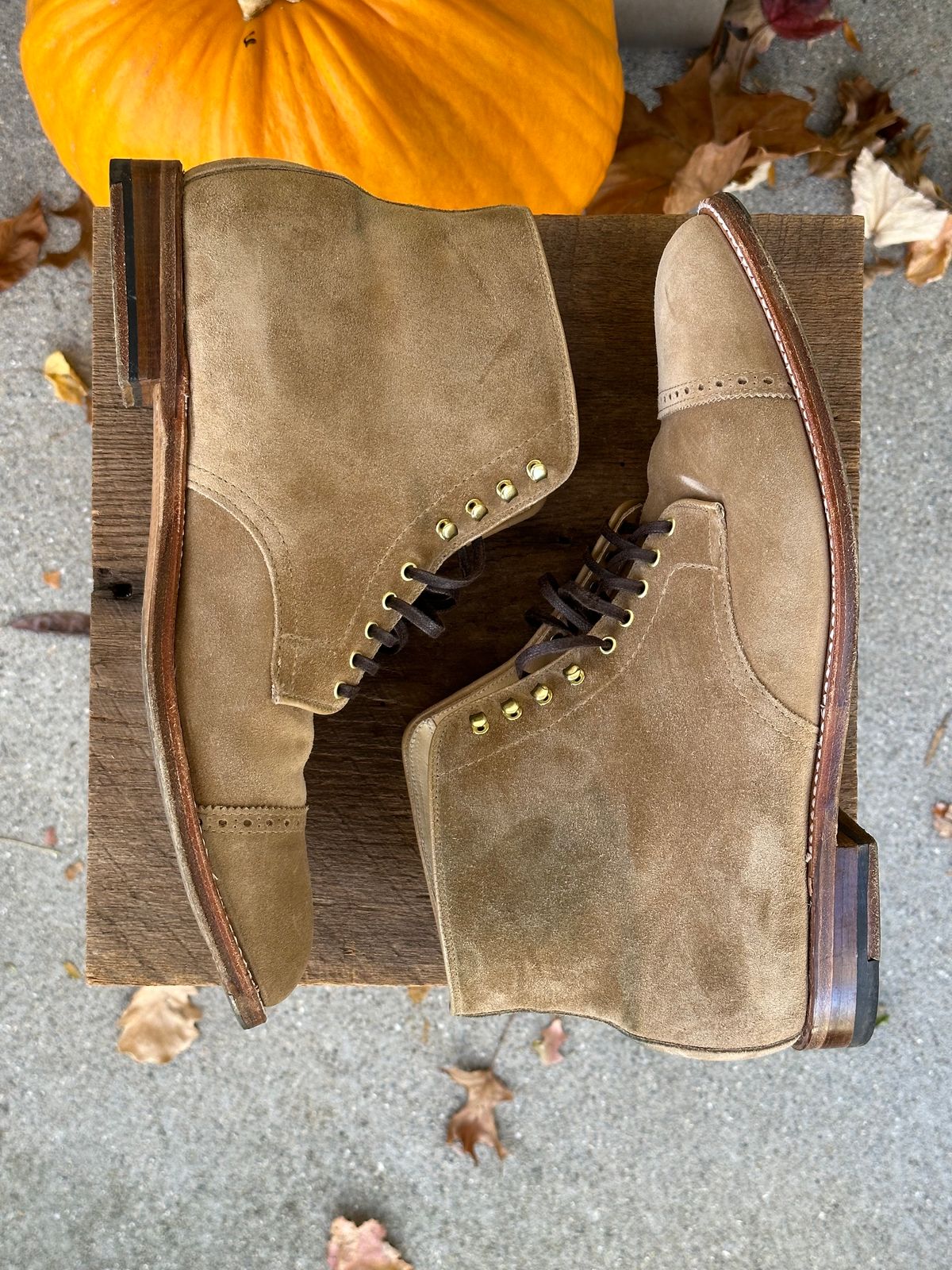 Photo by NoDadBod81 on November 5, 2023 of the Alden x Leffot Cooney Boot in Tan Suede.