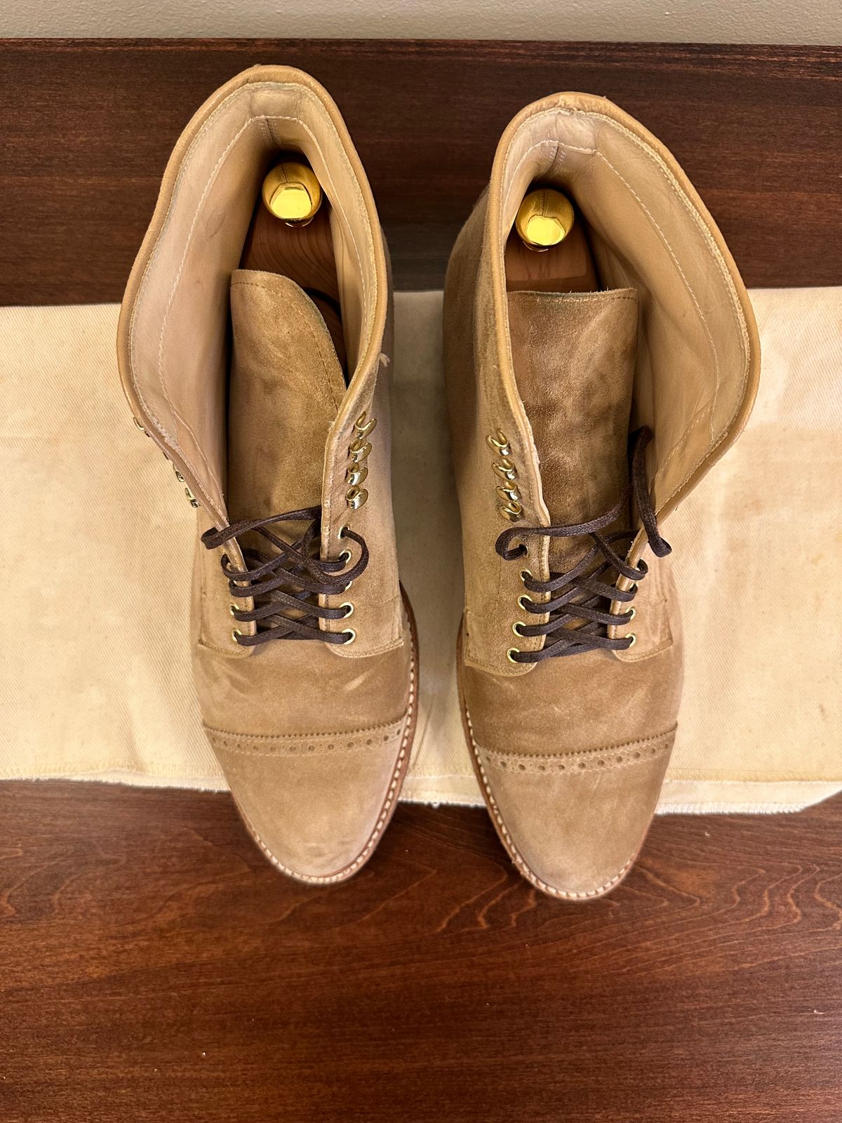 Photo by NoDadBod81 on December 5, 2023 of the Alden x Leffot Cooney Boot in Tan Suede.