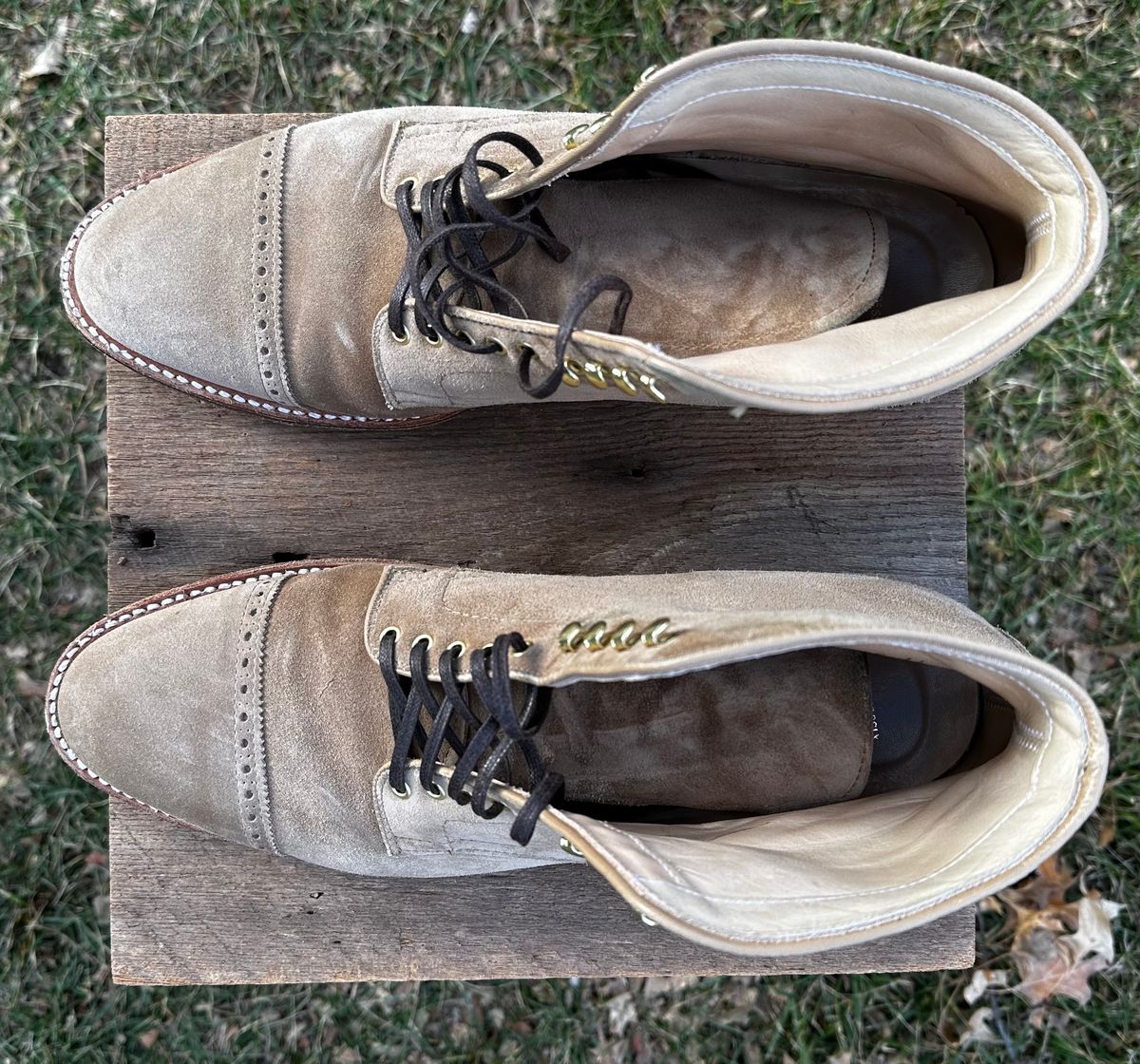 Photo by NoDadBod81 on January 4, 2024 of the Alden x Leffot Cooney Boot in Tan Suede.