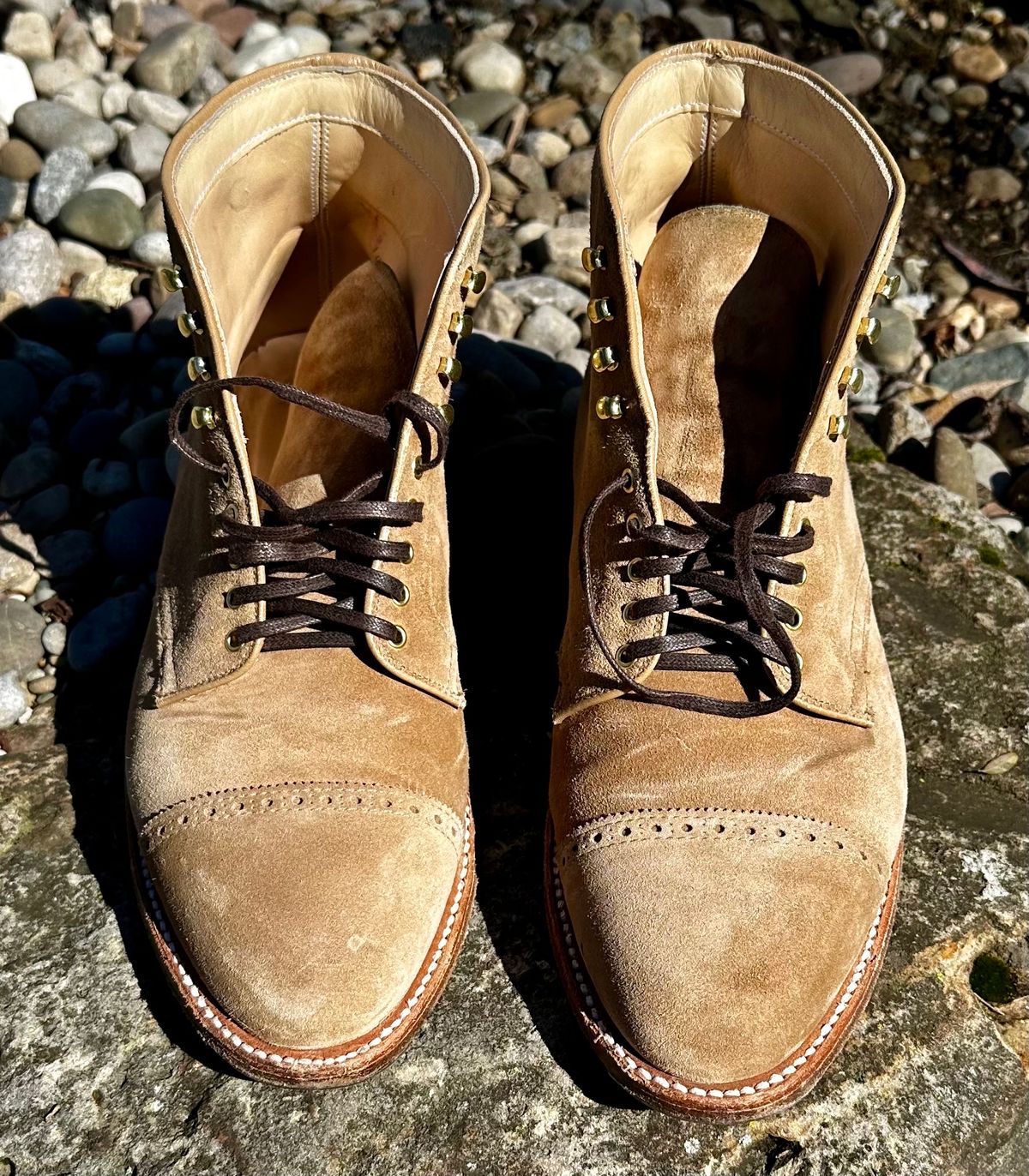 Photo by NoDadBod81 on February 5, 2024 of the Alden x Leffot Cooney Boot in Tan Suede.